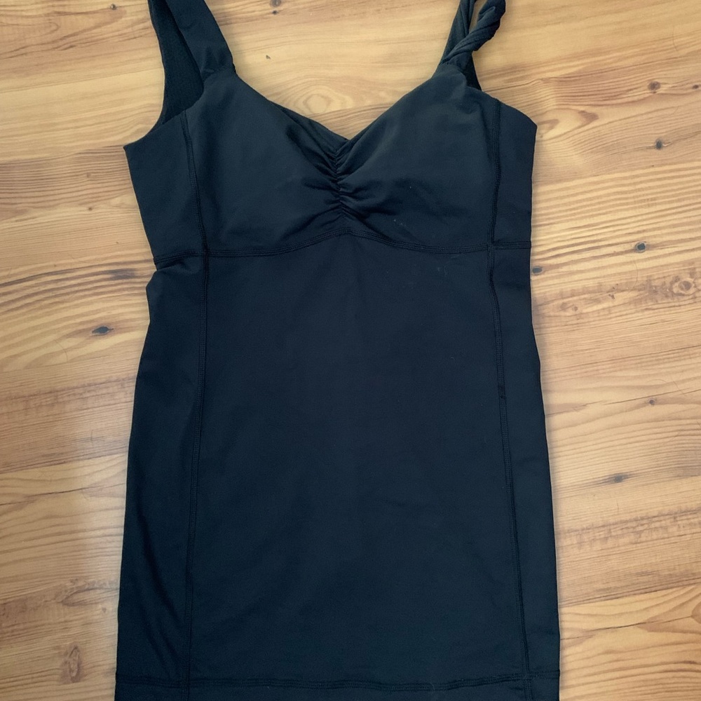 Lululemon black tank top with built in bra